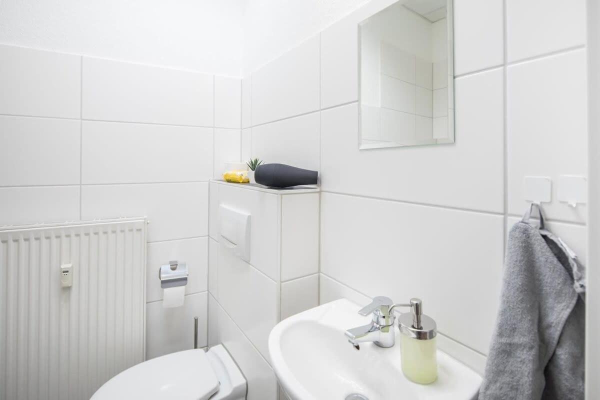Spacious 2 Bedroom Apartment Хамбург Екстериор снимка